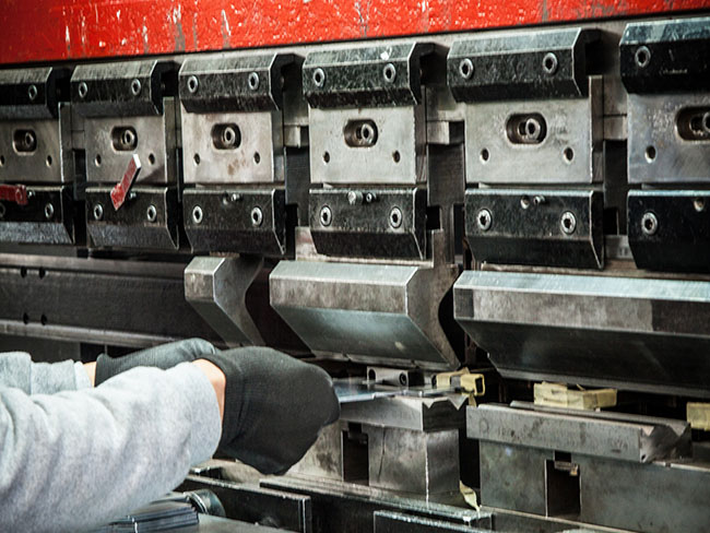 Gia công chấn gấp CNC